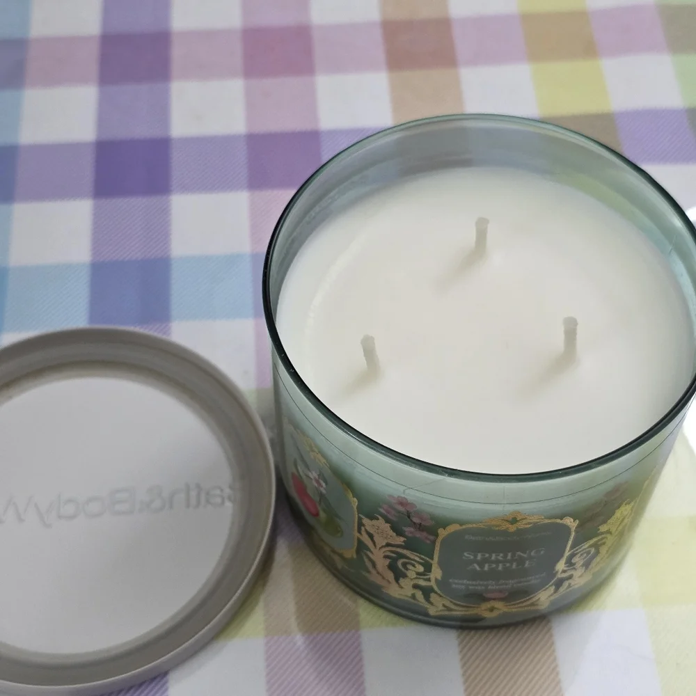 Bath & Body Works Green & Gold Spring Apple Decorative 3-Wick Candle NEW RARE